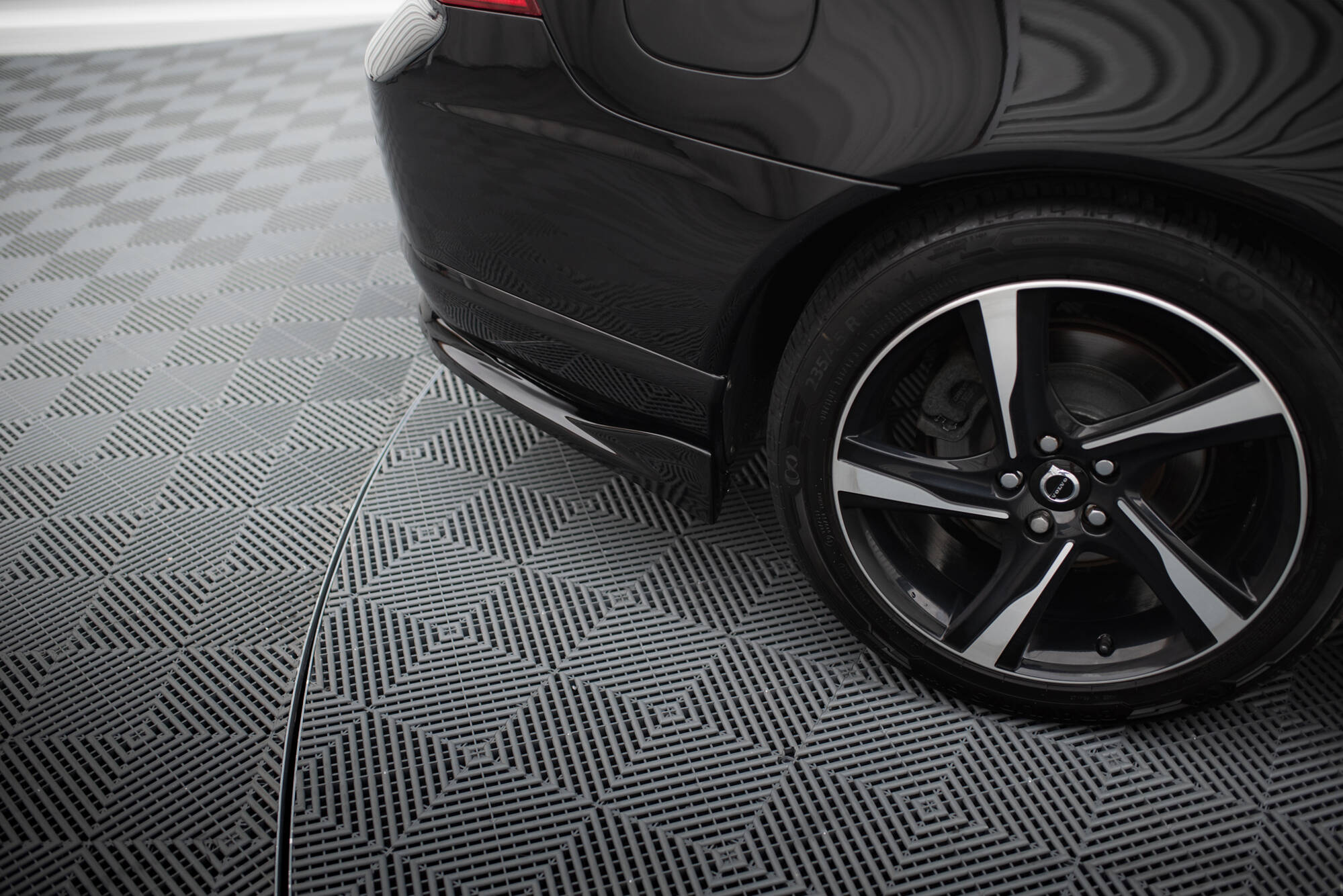 Central Rear Splitter Volvo S80 Mk2 - 4