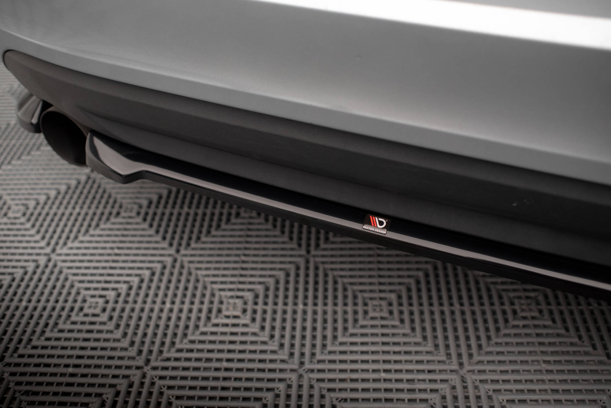 Central Rear Splitter Volvo S60 R-Design Mk2 - 4