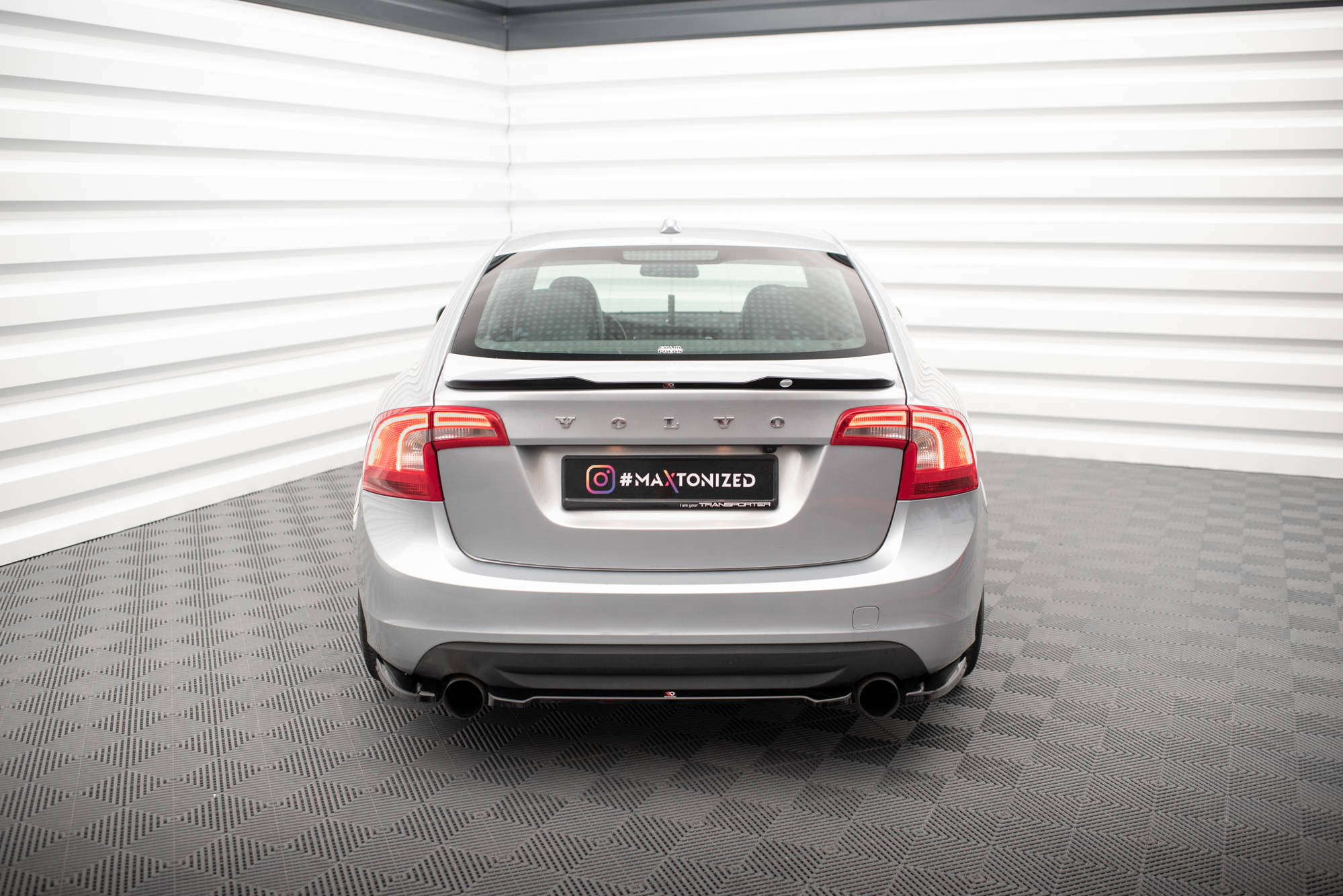 Central Rear Splitter Volvo S60 R-Design Mk2 - 2