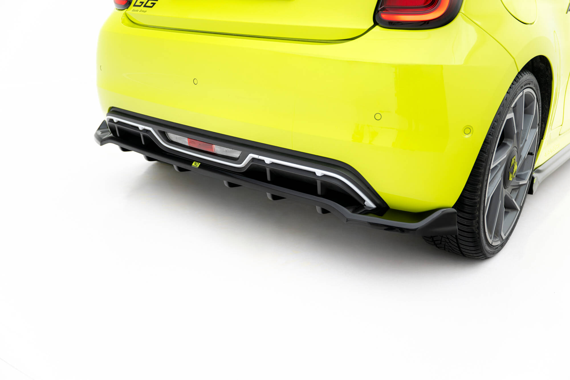 REAR SPLITTER (WITH VERTICAL BARS) SUITABLE FOR ABARTH 500E – MAXTON DESIGN