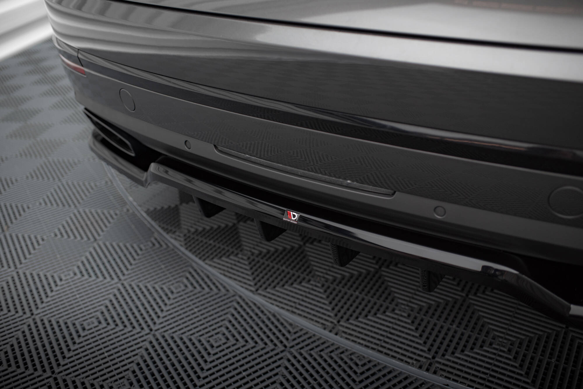 Central Rear Splitter (Vertical Bars) Bentley Bentayga Mk1 - 4