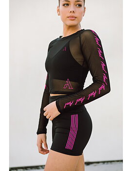 Genomskinlig crop top från Axelartistics med rosa detaljer