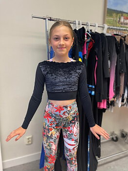 Svart crop top från Bolero i sammet och mikrofiber med Swarovski