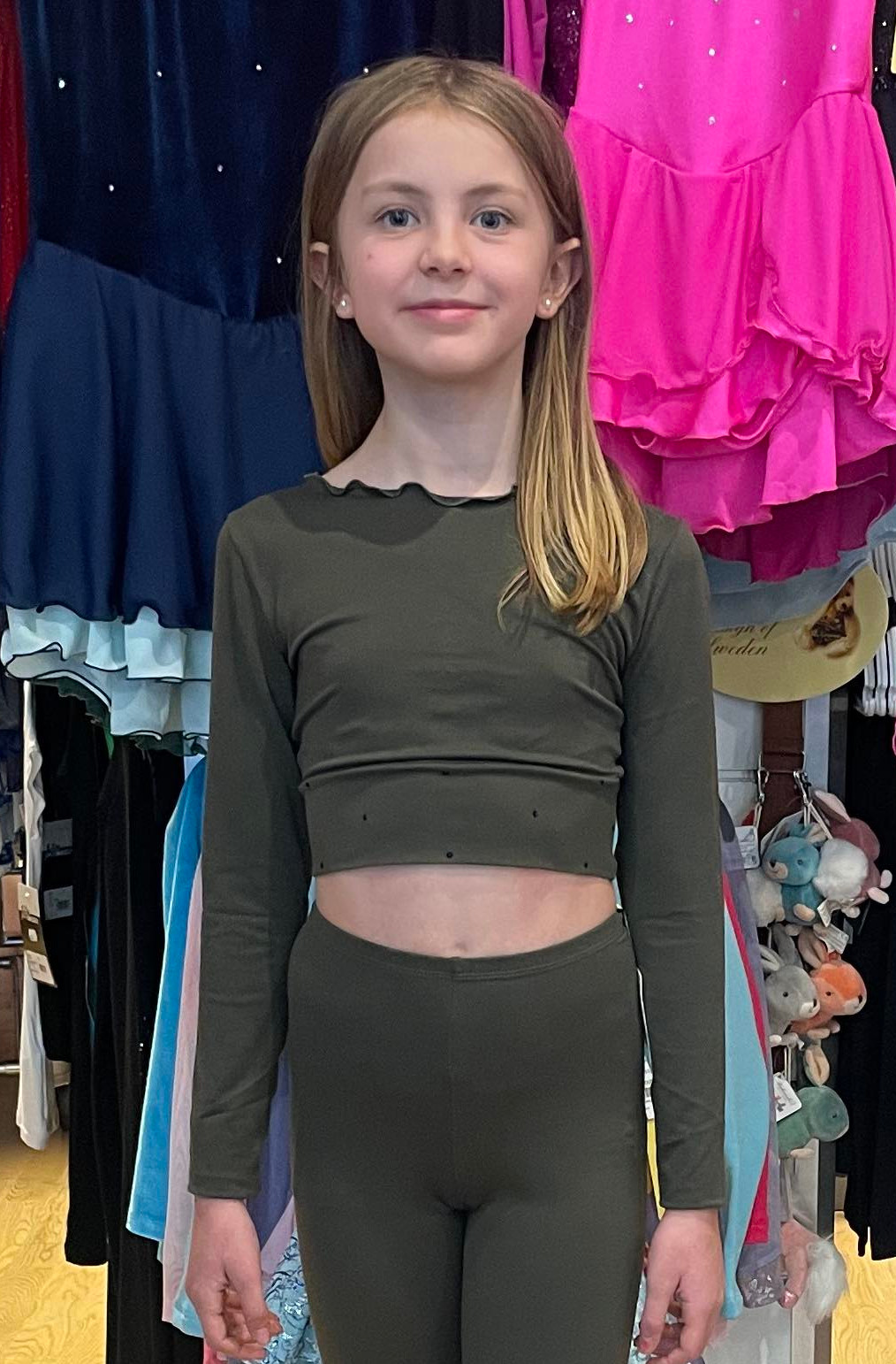Militärgrön croptop med Swarovski från Bolero 