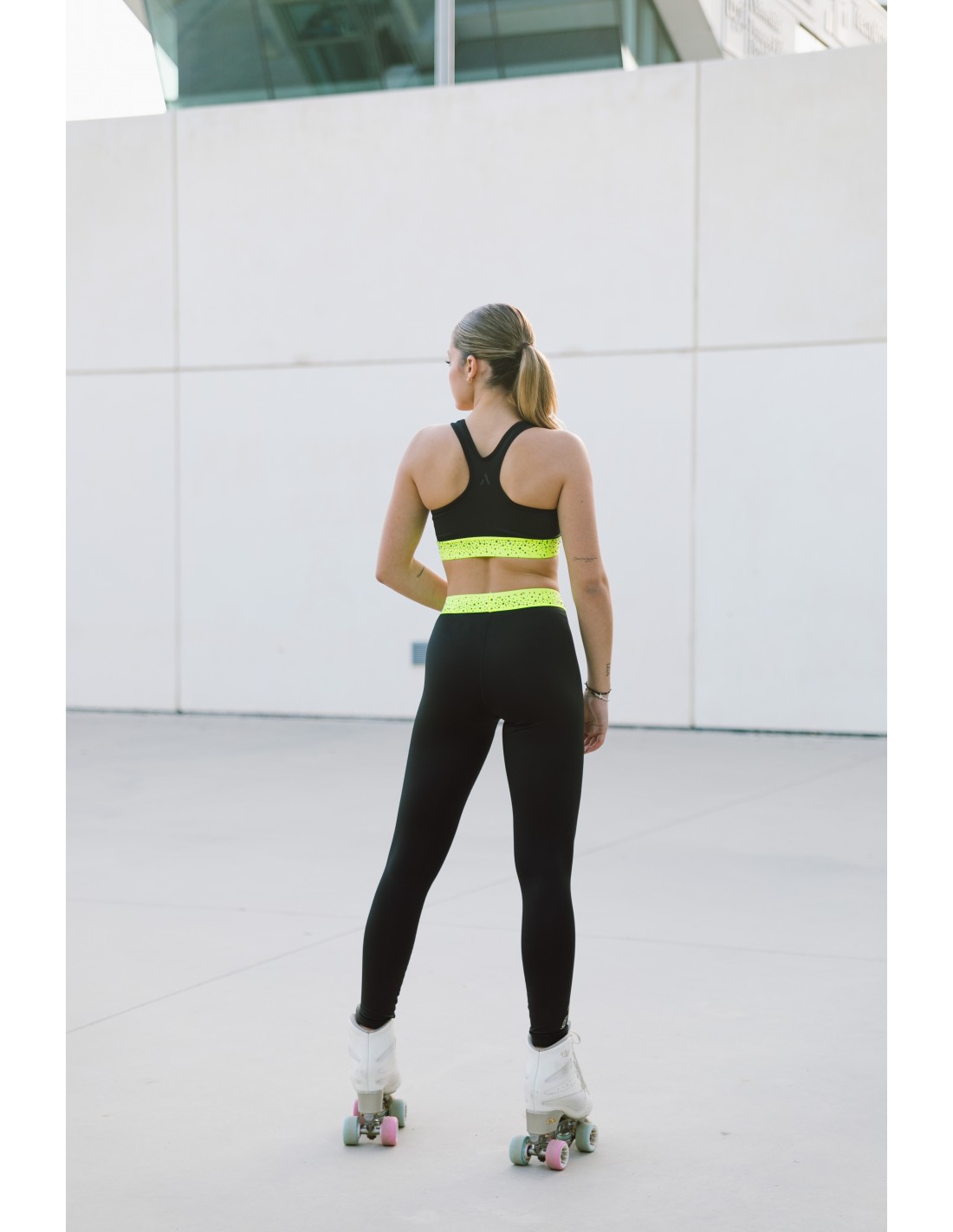 Svarta leggings med gul  midja med kristaller från  Axelartistics - 2