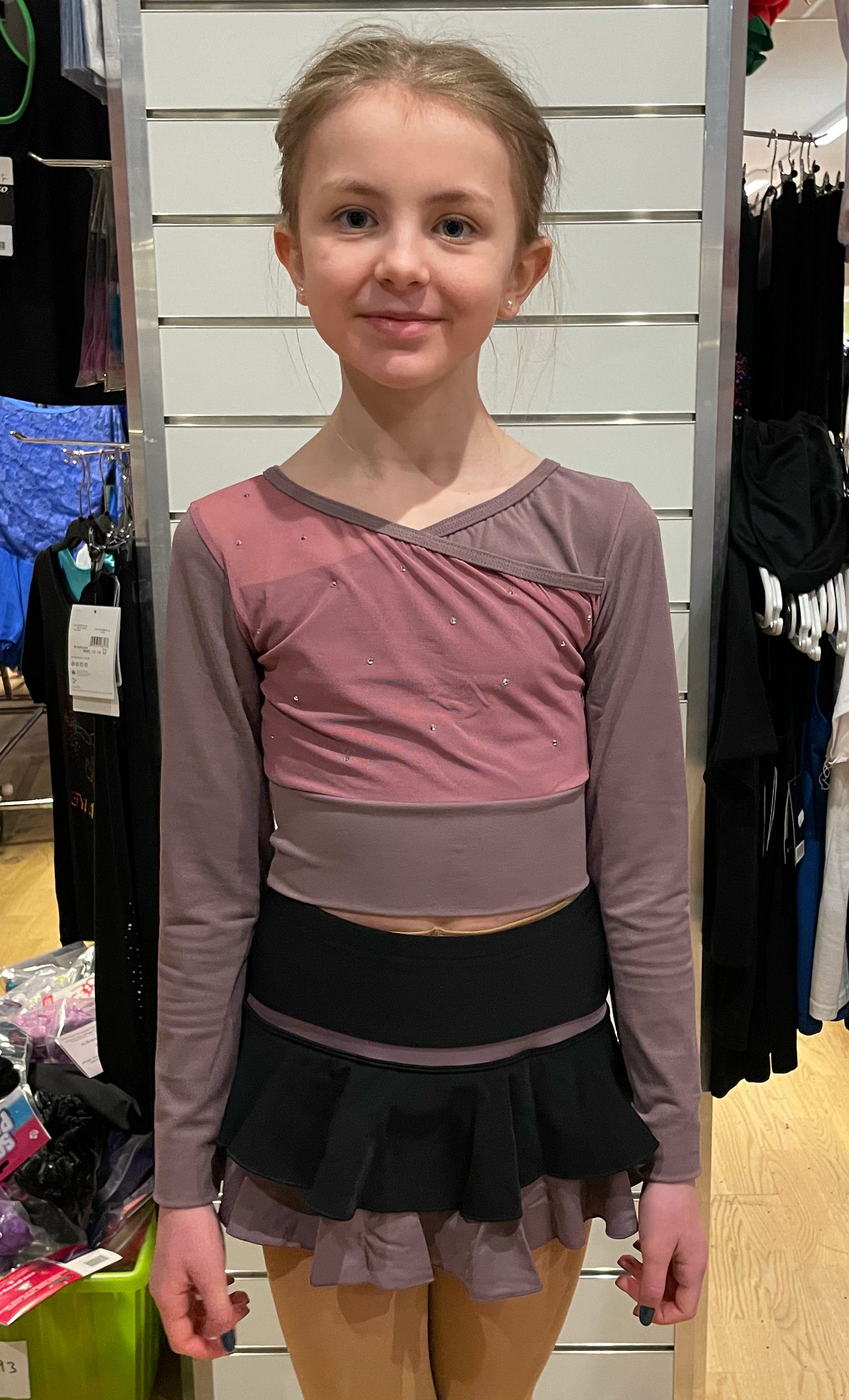 Långärmad beige/violett croptopp från Bolero med mesh i ryggen och kristaller