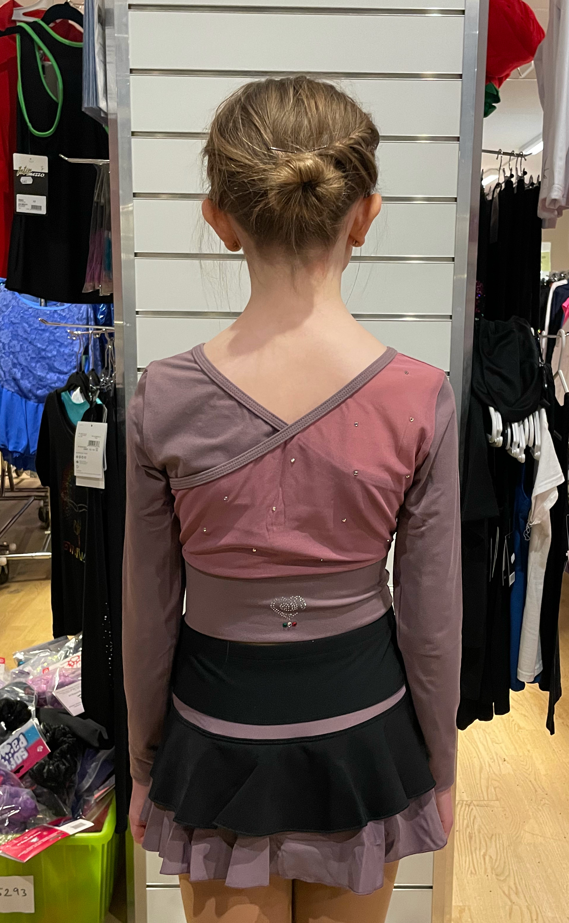 Långärmad beige/violett croptopp från Bolero med mesh i ryggen och kristaller - 2