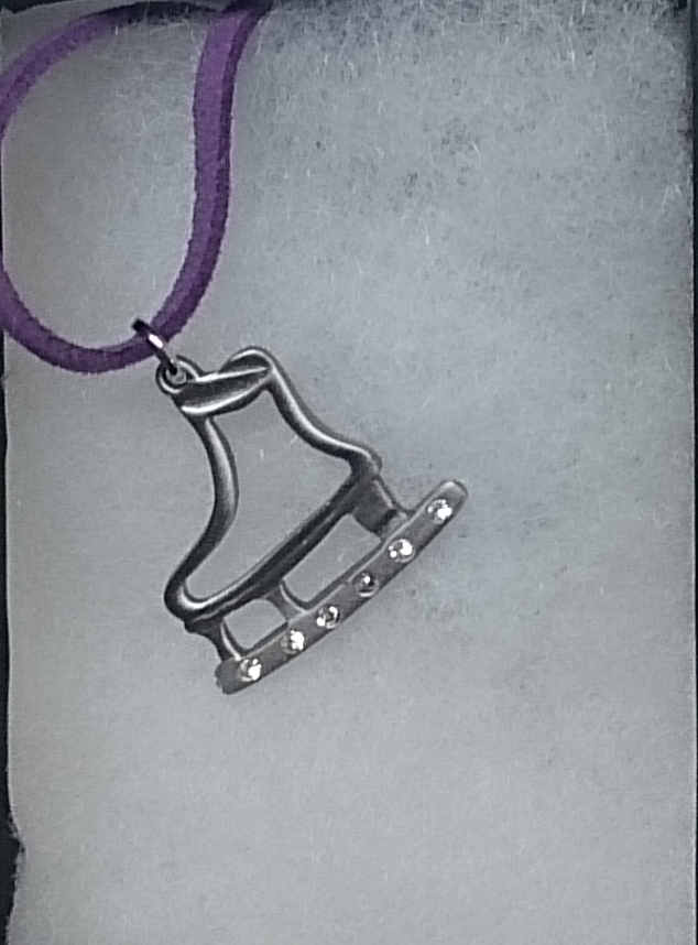 Halsband med skridsko i tenn - 3