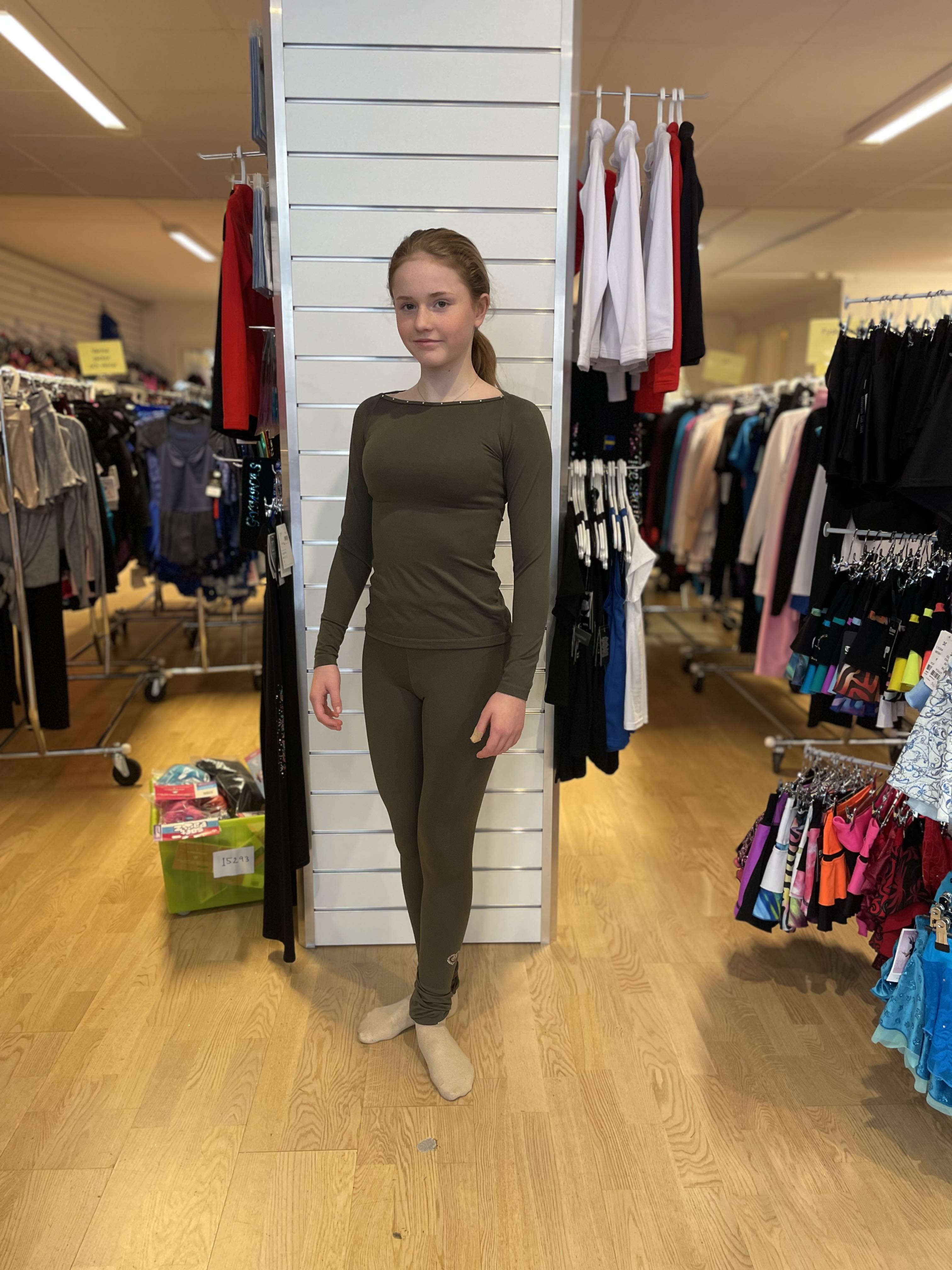 Långärmad kamouflagegrön topp från Bolero med flätmönster i ryggen och kristaller - 2
