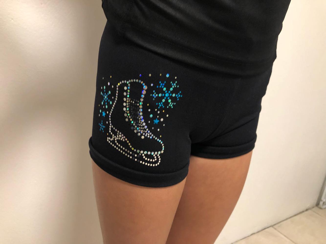 Liten skridsko i hologram i tre olika färger