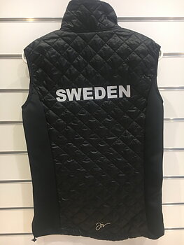Svart väst med Swedenbroderi