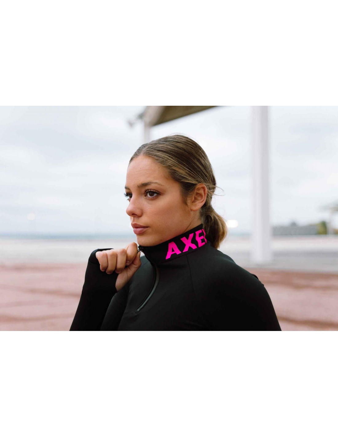 Svart tröja med rosa dekor från Axelartistics - 2