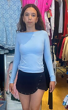 Utsvängd kjol i markblått med kristaller från Bolero