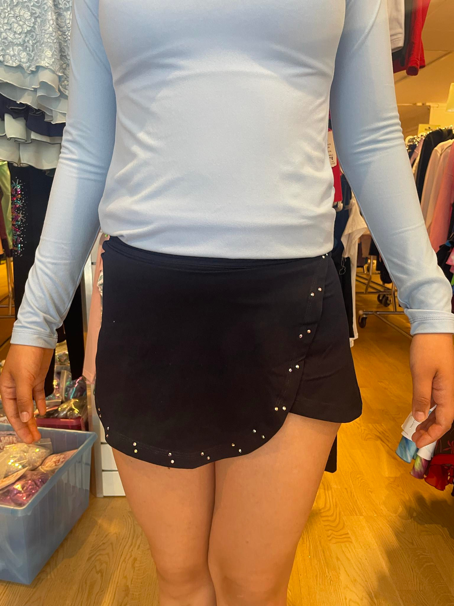 Utsvängd kjol i markblått med kristaller från Bolero - 2