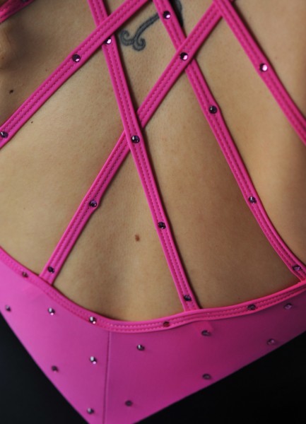 Heldräkt i svart med detaljer i rosa - 3