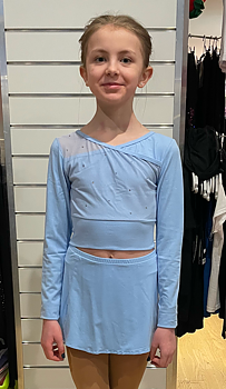 Rak ljusblå kjol i lykra med kristaller i sprundet från Thuono