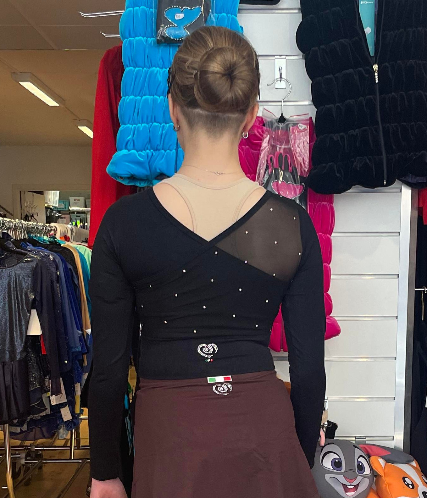Långärmad svart croptopp från Bolero med mesh i ryggen och kristaller - 2