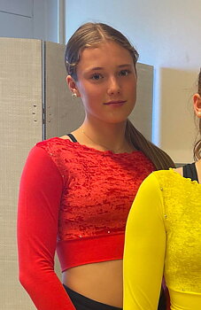 Röd crop top från Bolero i sammet och mikrofiber med Swarovski