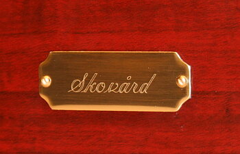 Graverad Skylt. "Skovård"