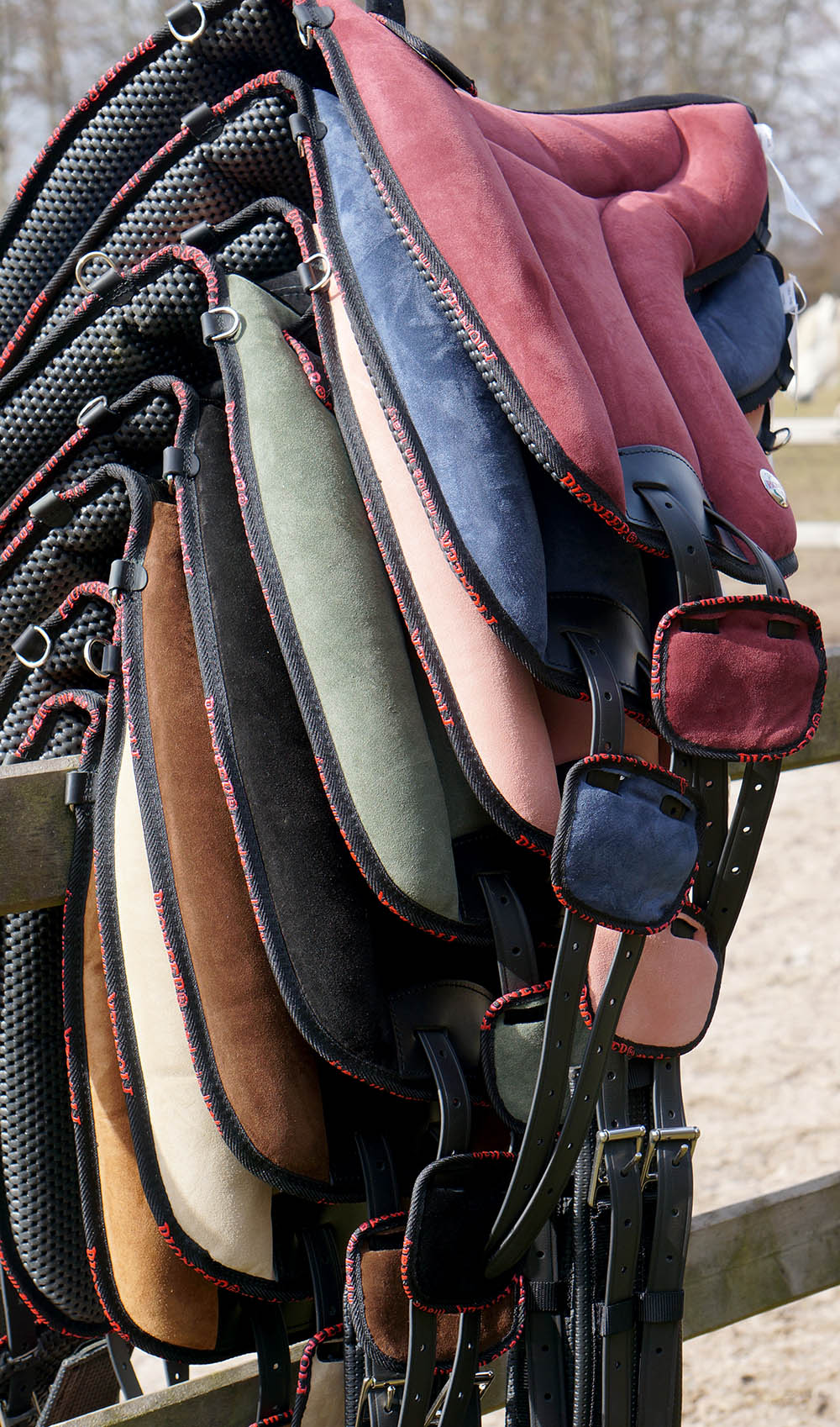 Atessa Ride pad / Bareback pad in suede (with stirrup attachments), CHOCOLATE - 3