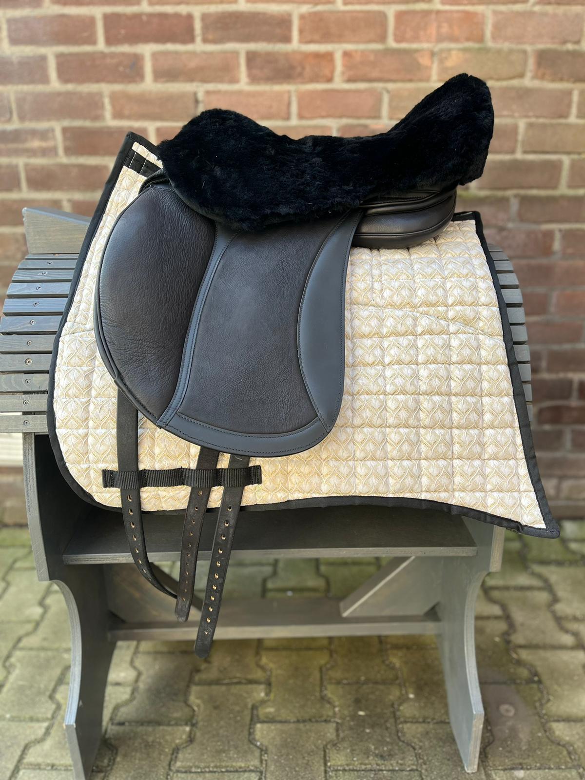 EDIX® Seatsaver / rumpvärmare (dressyr, island, allround, hopp), äkta Merinoull, svart, låg /normal bakvalv - 4