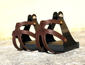 Safety stirrups with leather cage (for stirrups), brown