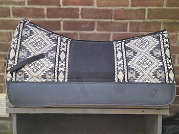 EDIX® Westernpad filtad merinoull (inkl. 8 st ilägg), Black Aztec