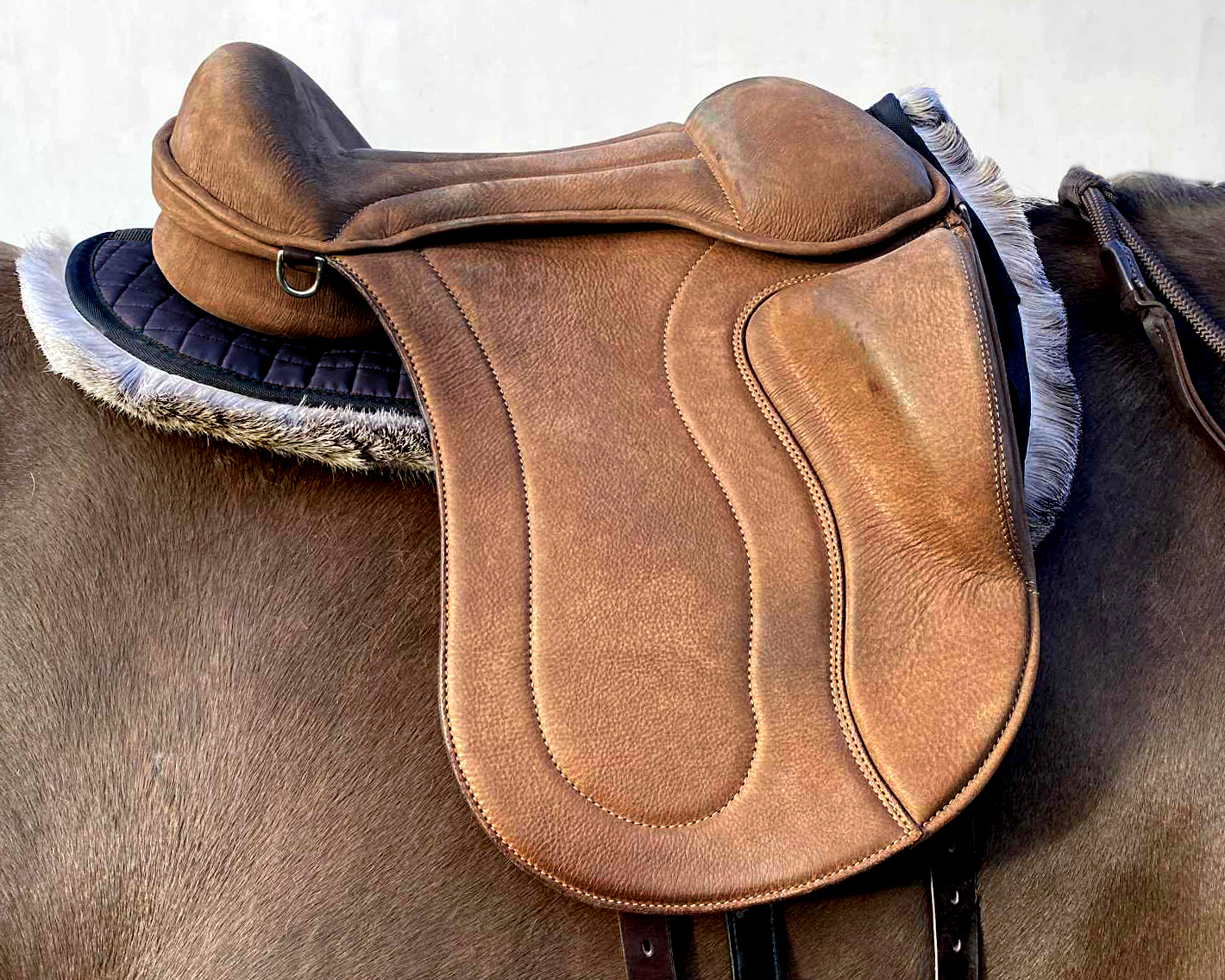 Ny färg! Halfpad med renskinn! 