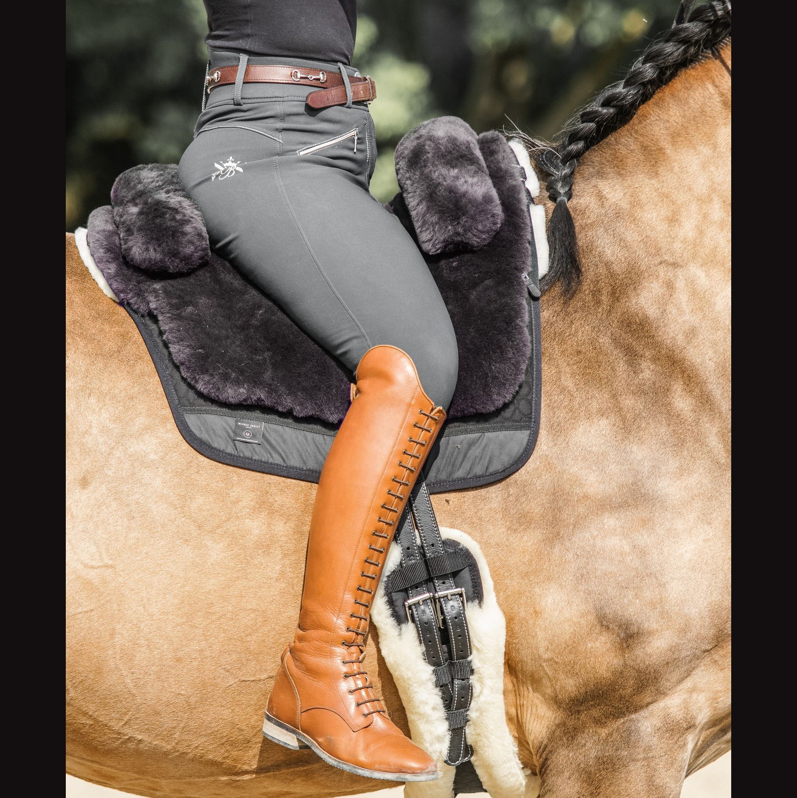 Horsedream® lammskinnssadel Iberica Plus Grafit 