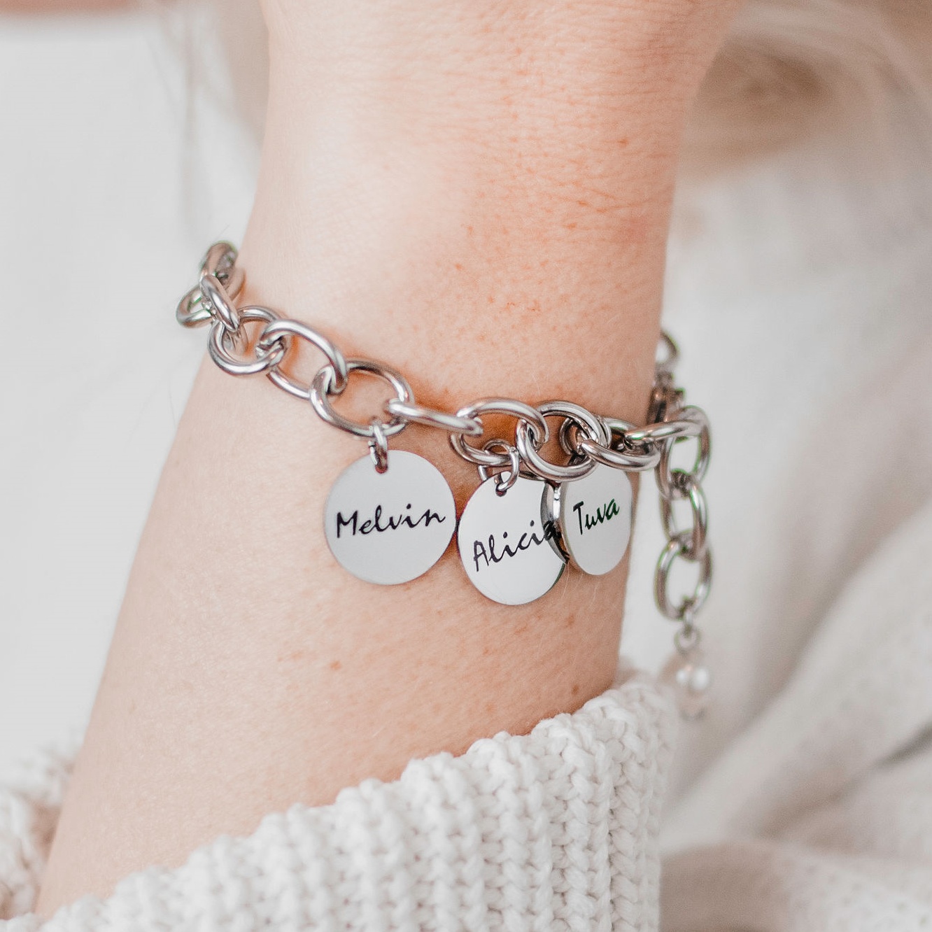 ARMBAND