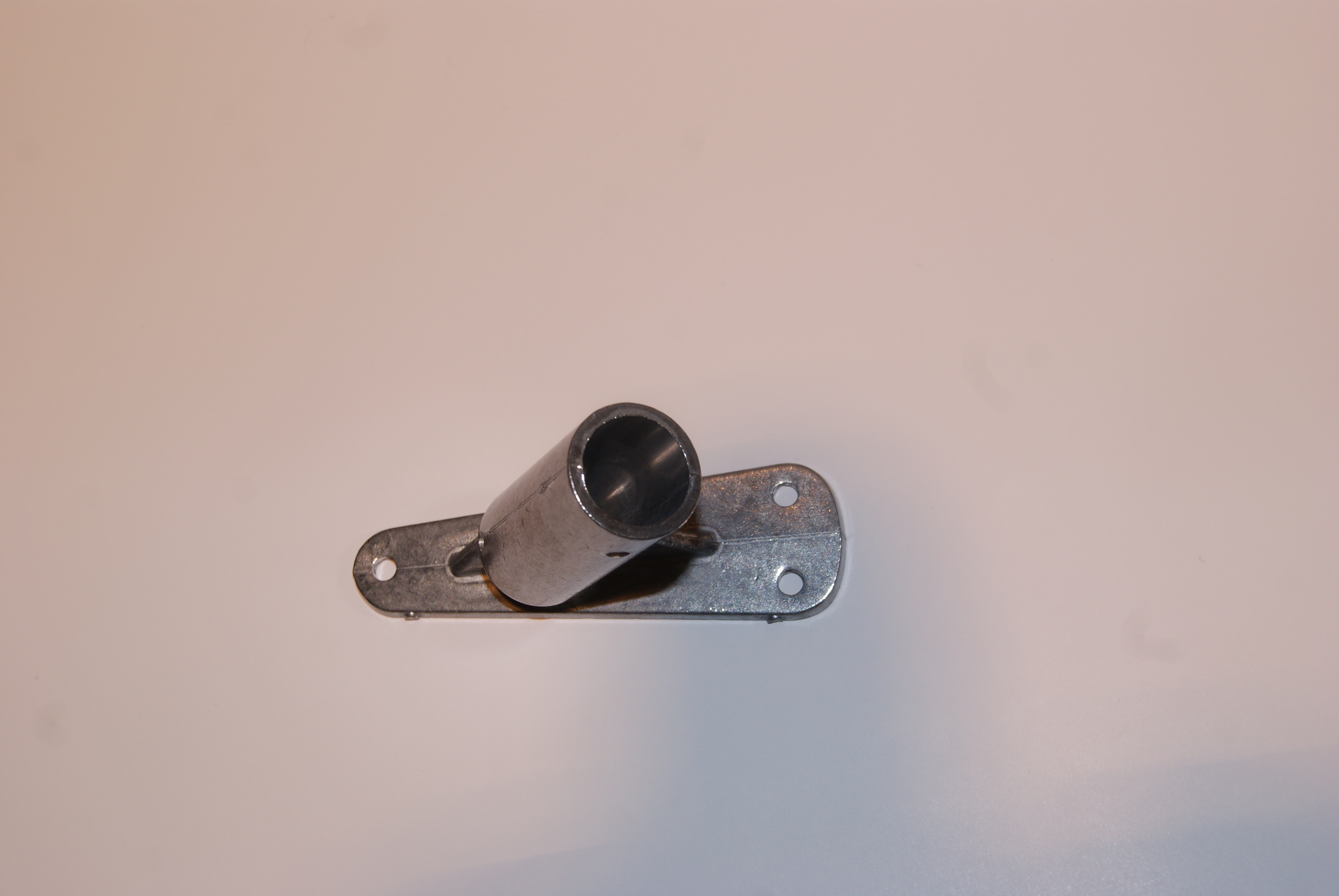 Gjutet väggfäste i aluminium 19mm