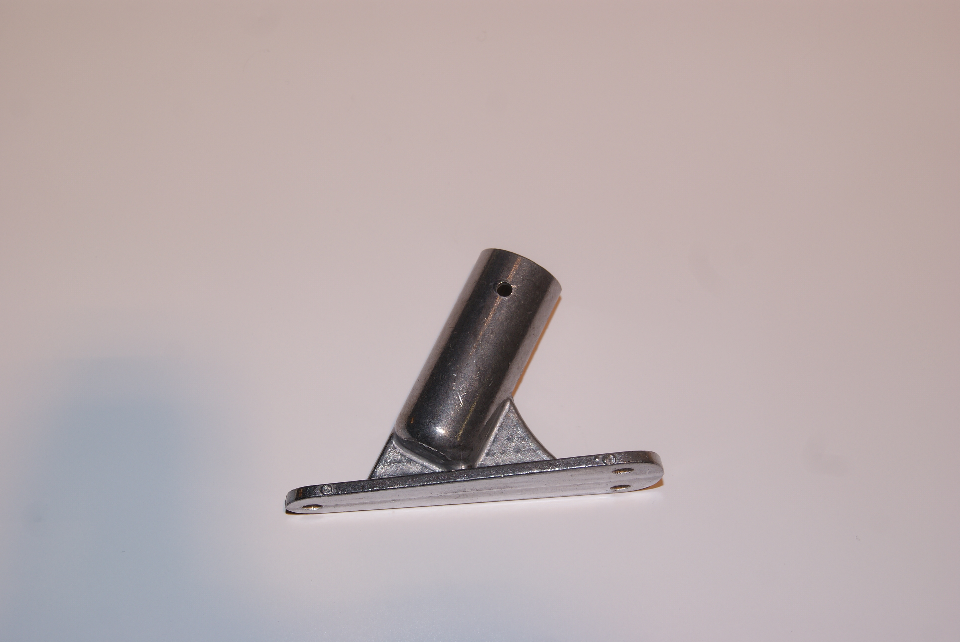 Gjutet väggfäste i aluminium 19mm - 2