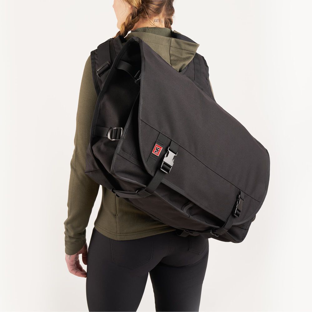 【新品未使用】CHROME BERLIN Chrome Berlin Pro | Buy Online | UrbanBikeWear.com