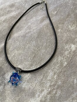 Halsband med sköldpadda Blå