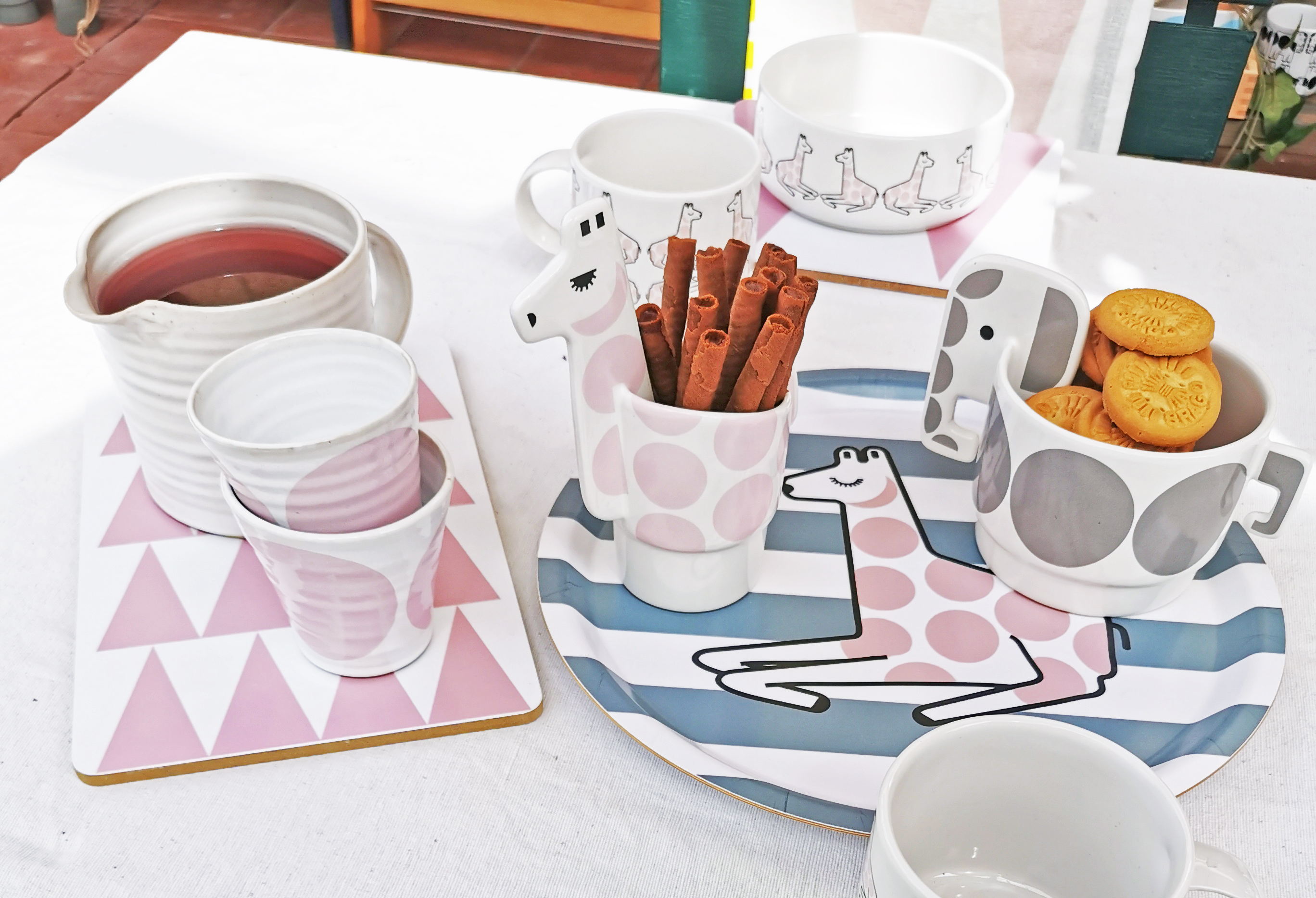 TRAY / Git pink on stripes
