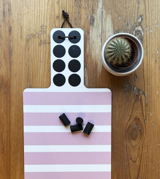 CUTTINGBOARD with handle / pink stripes
