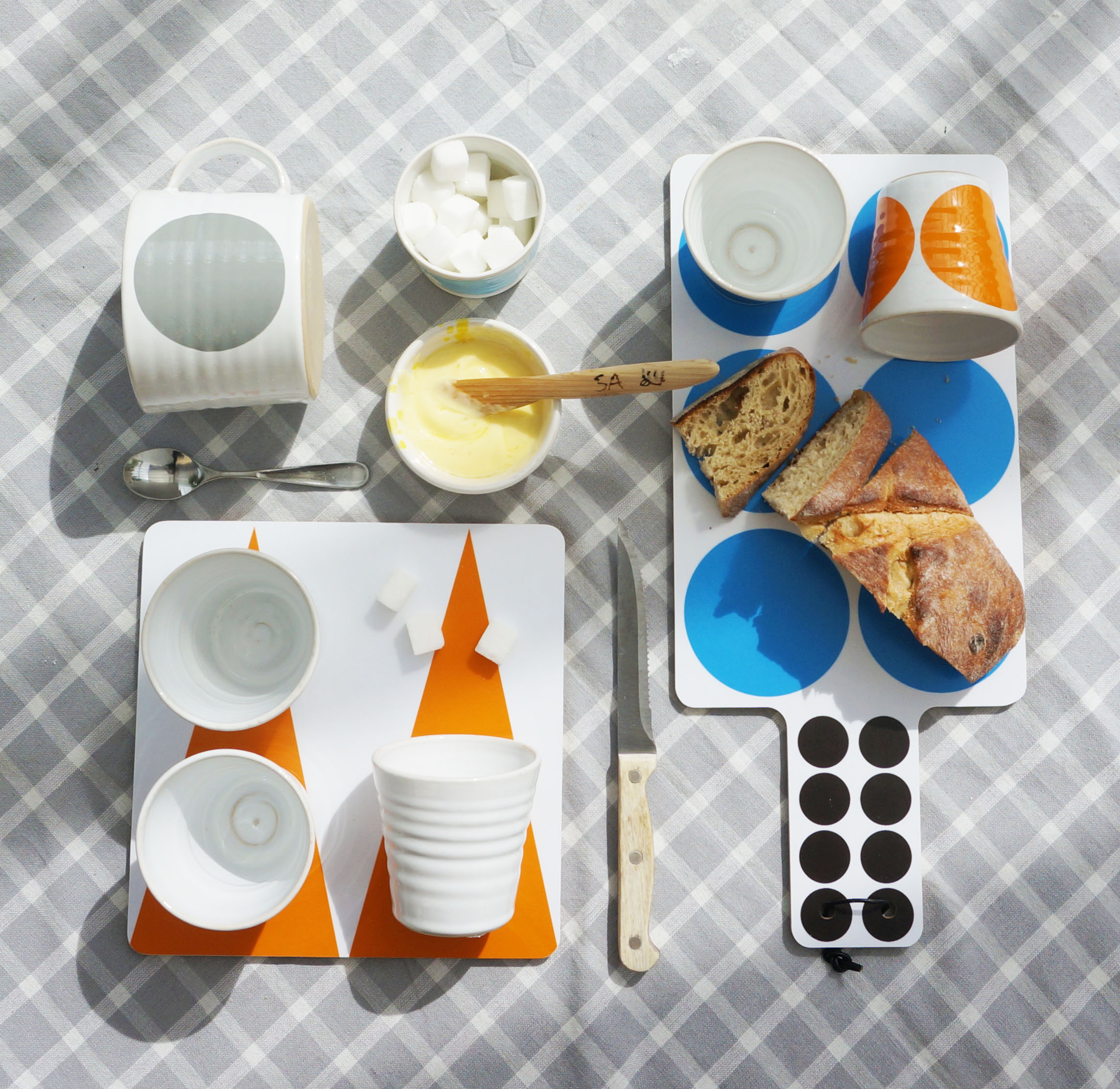 CUTTINGBOARDwith handle / spots - 7