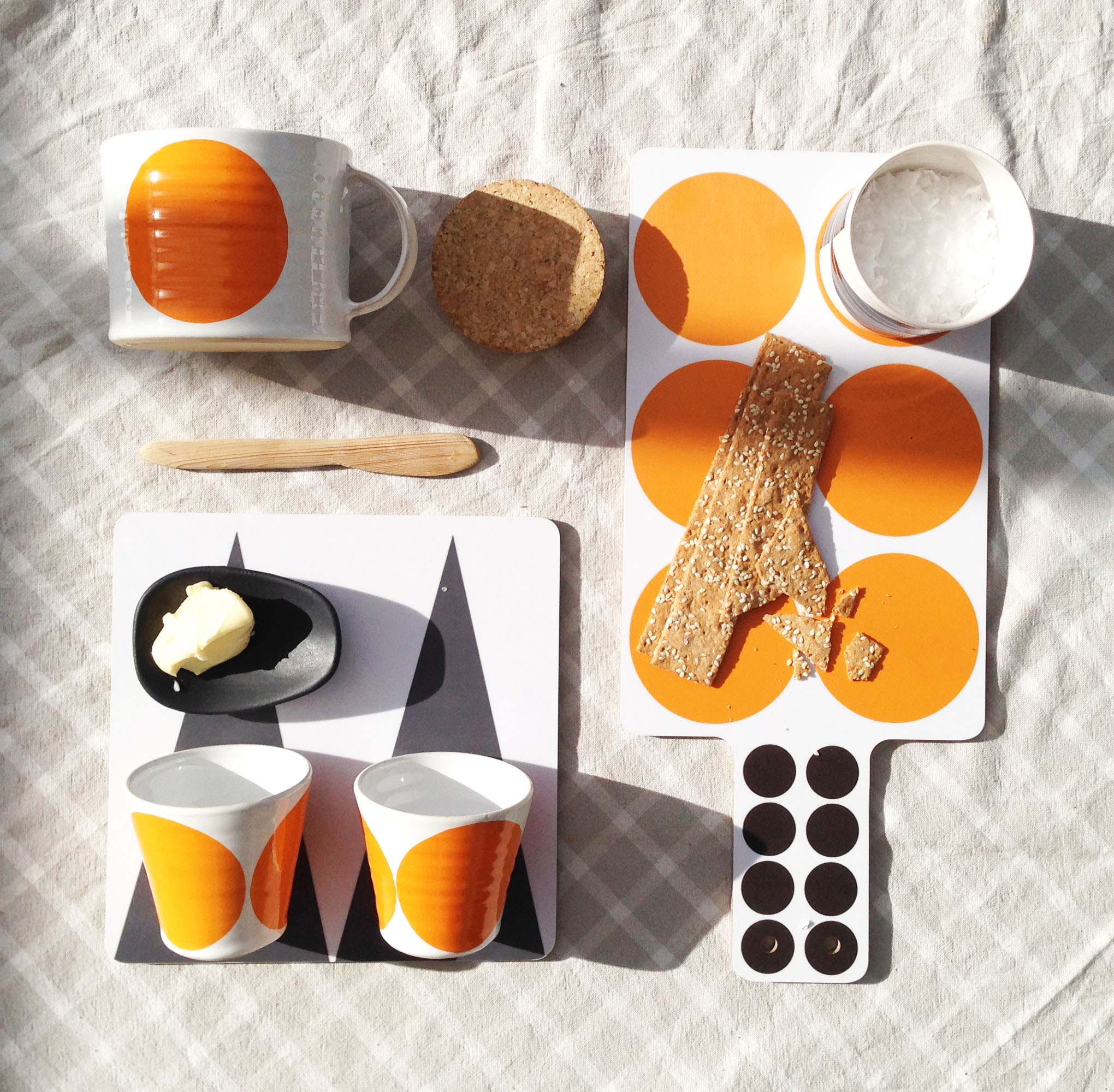 CUTTINGBOARDwith handle / spots - 8