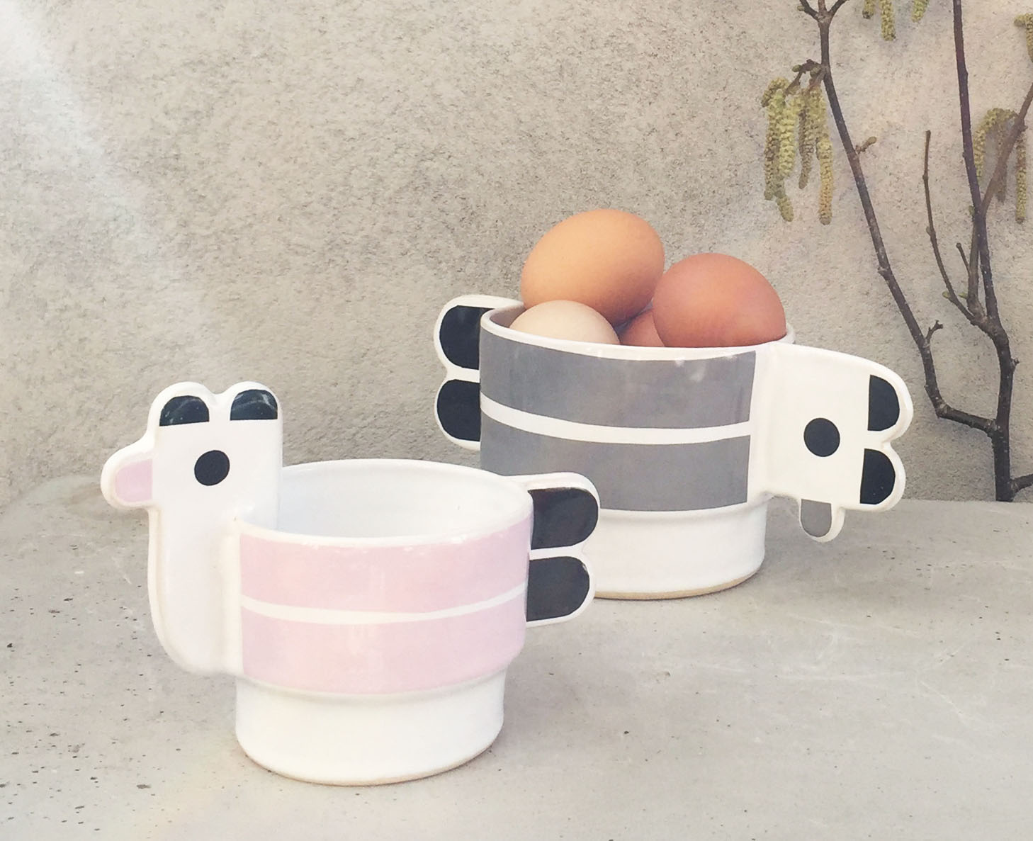 AGDA -  picking  hen