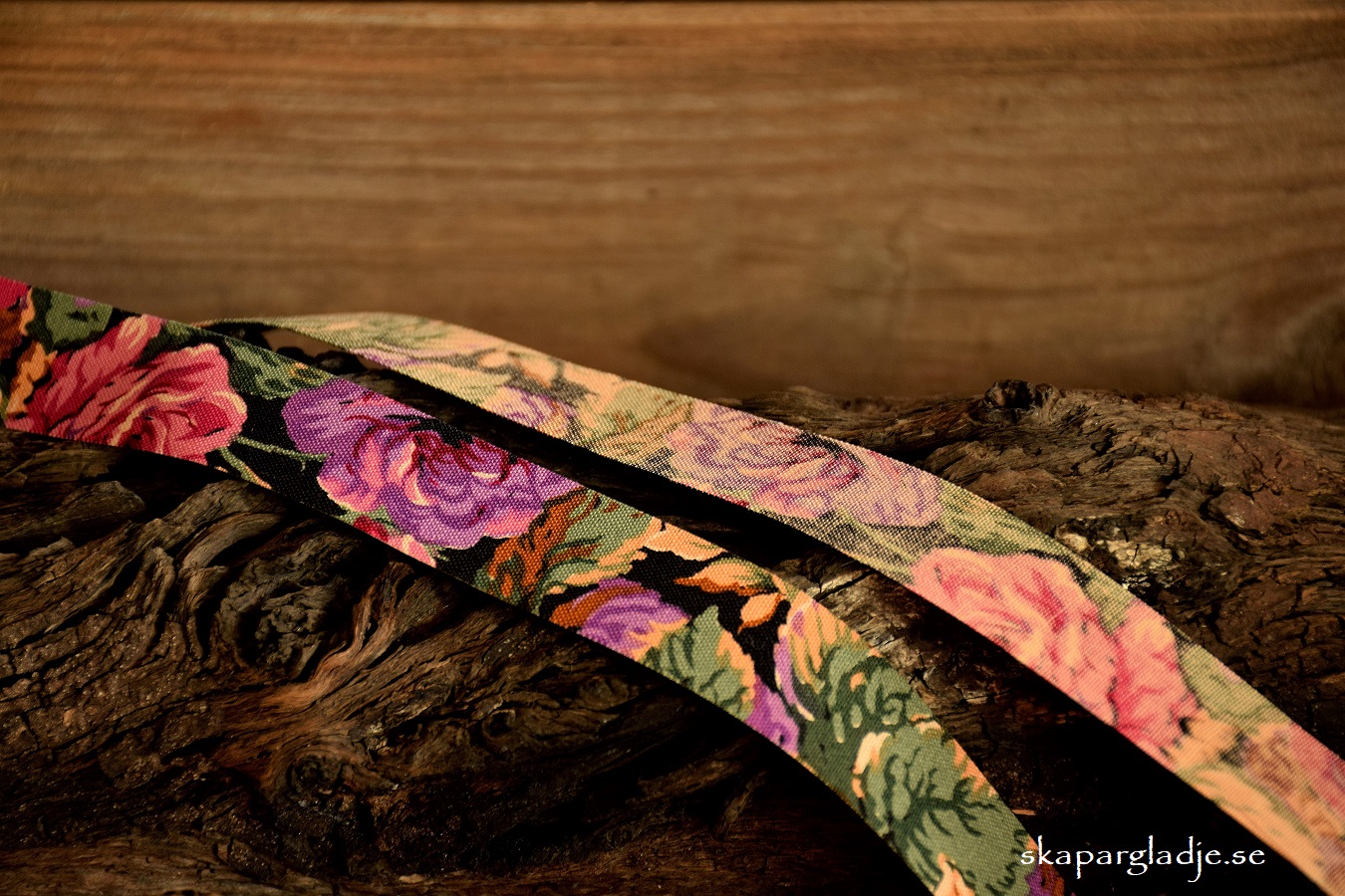 Blommigt Band i Svart Lila Amber Rosa Grönt... 23mm