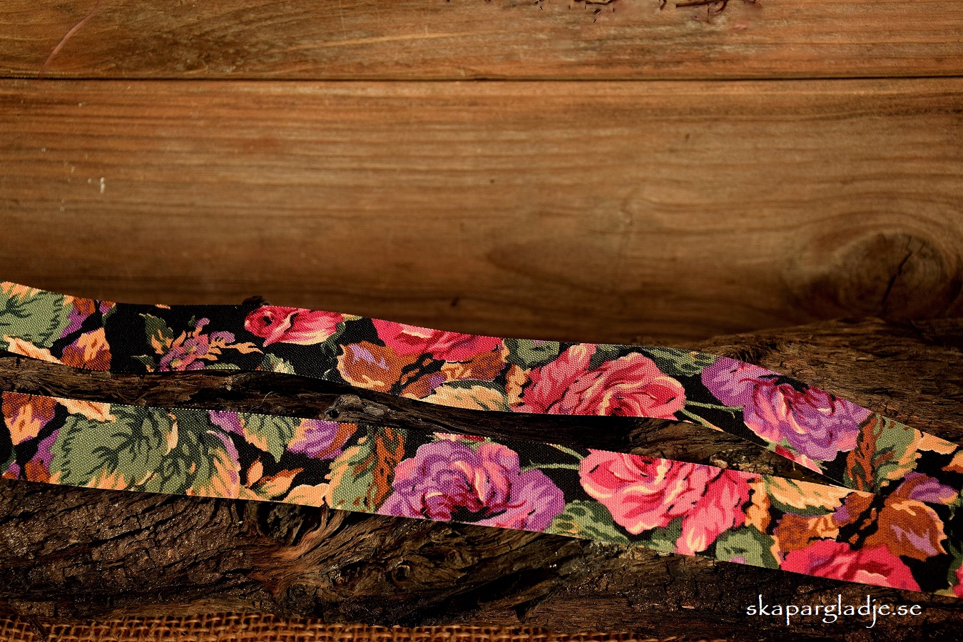Blommigt Band i Svart Lila Amber Rosa Grönt... 23mm - 2