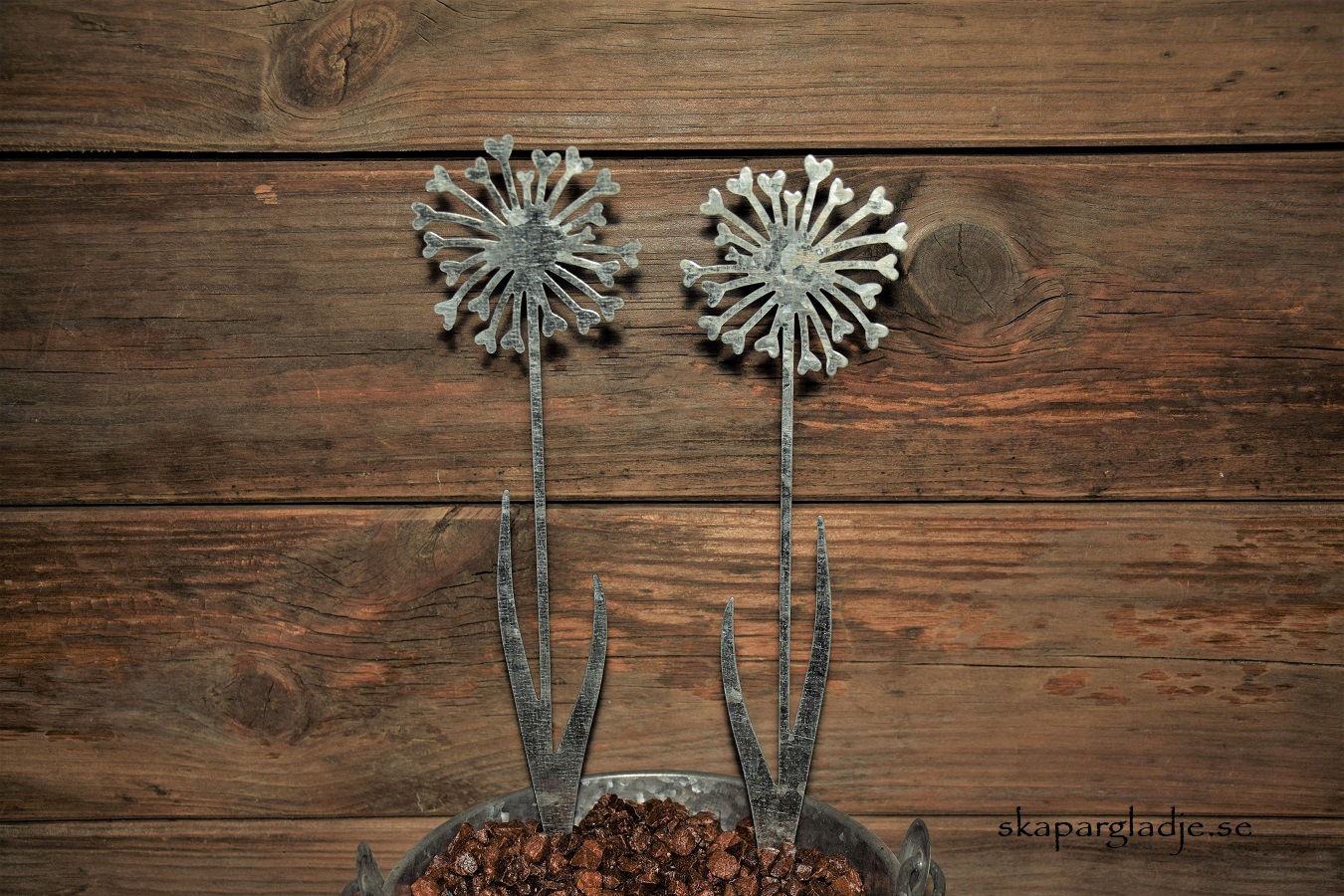 Blomma  Metall Zink med Patina   