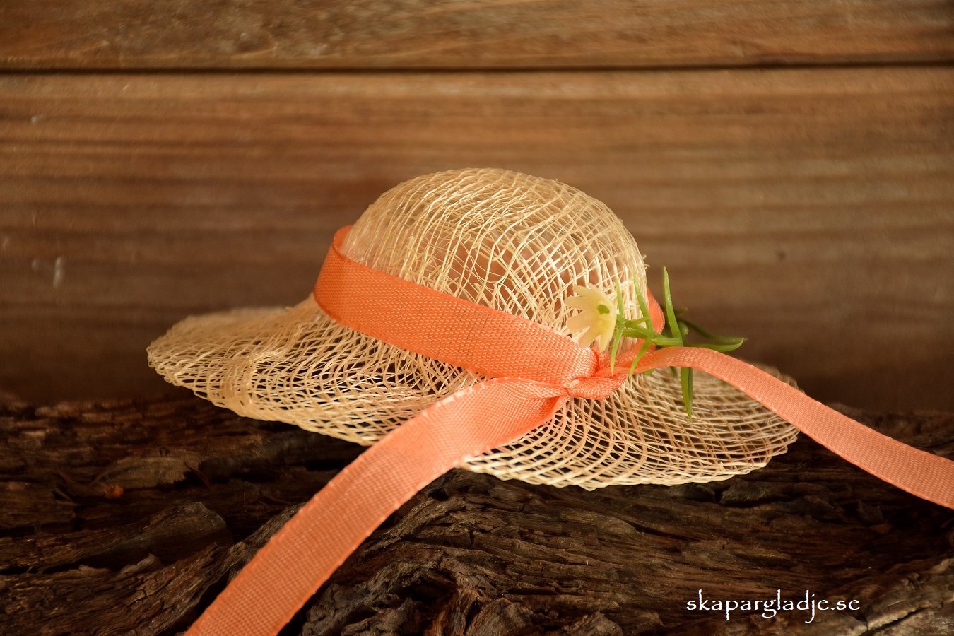 Sommarhatts Dekorations-Tips med Band och Blommor