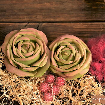 Rosor Konstblommor som Dekorations-tips med Rosa Bär Mossa och Ull