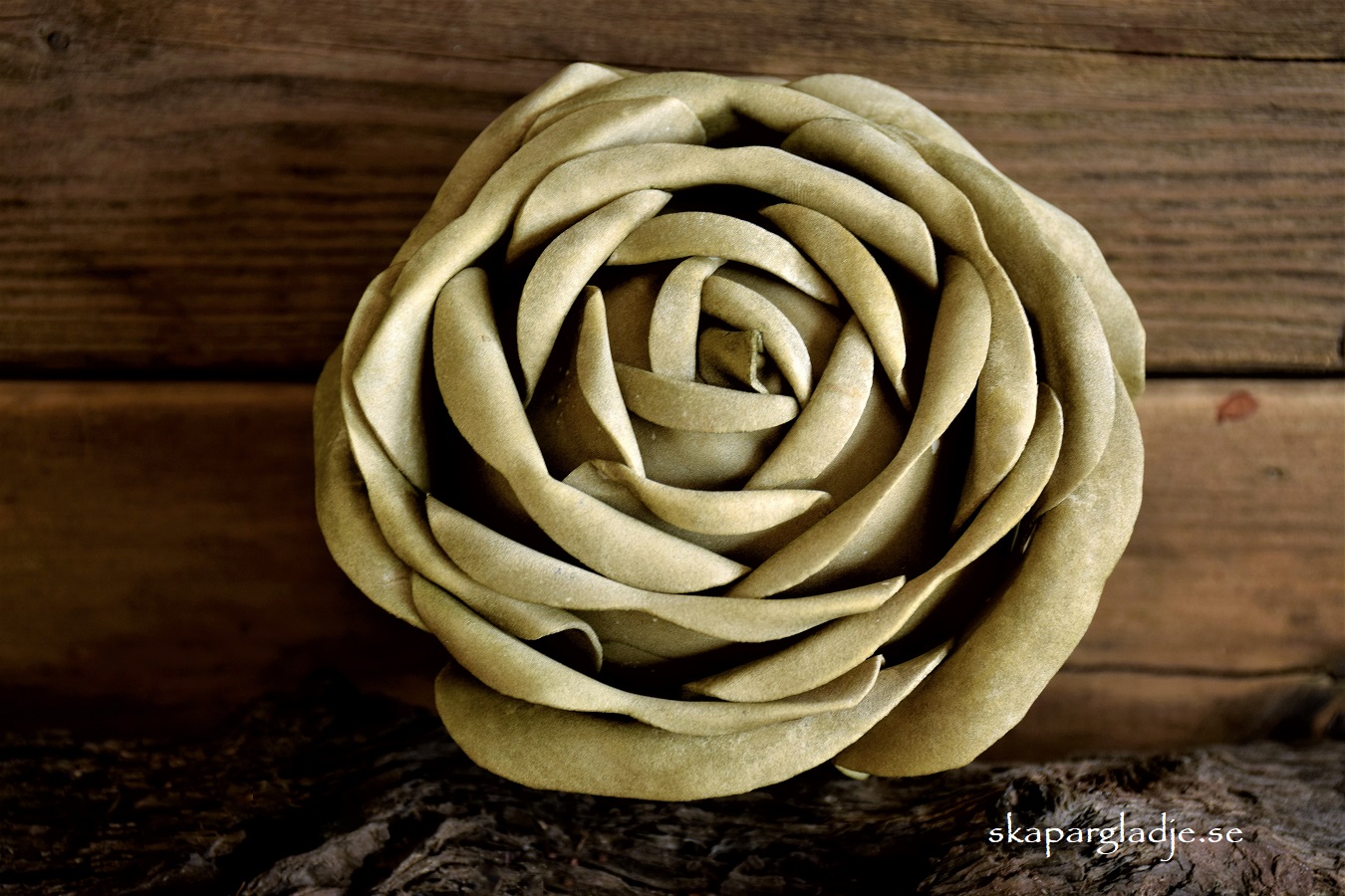 Ros Grågrön-beige Trådad  13cm