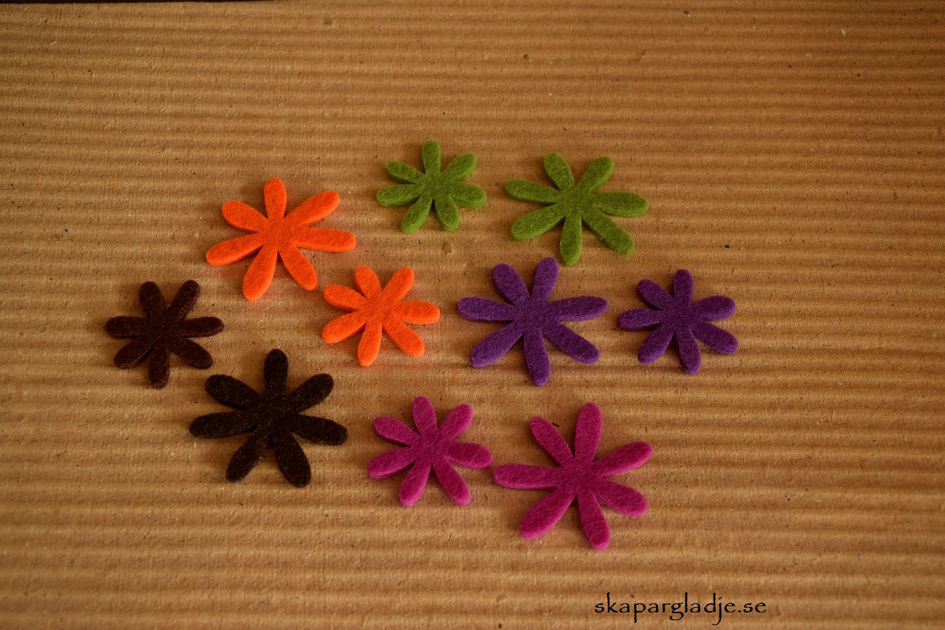 Filt-blommor i Färgglada Mixade Färger 3,5 o 4,5cm