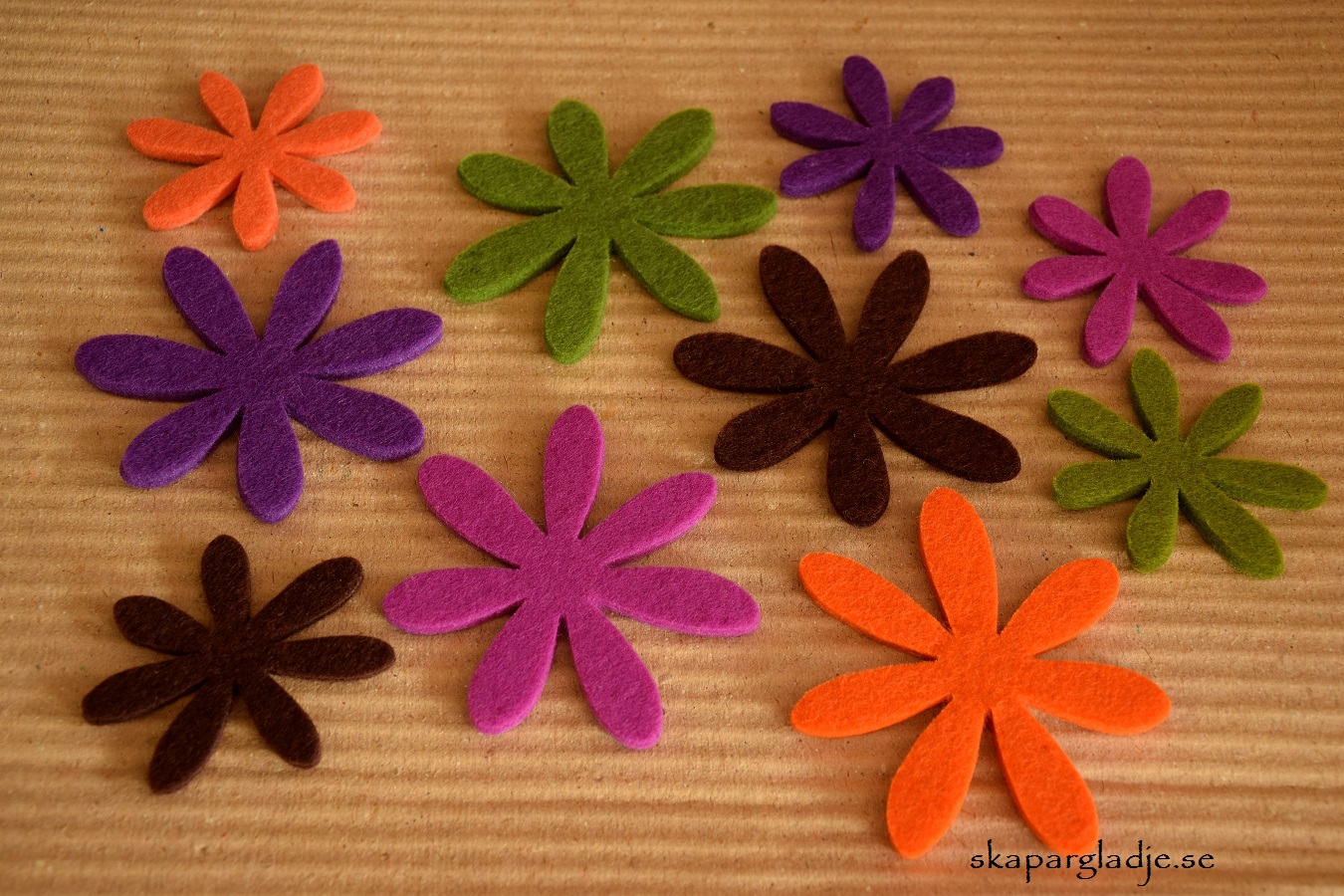 Filt-blommor i Färgglada Mixade Färger 6 o 8cm - 2