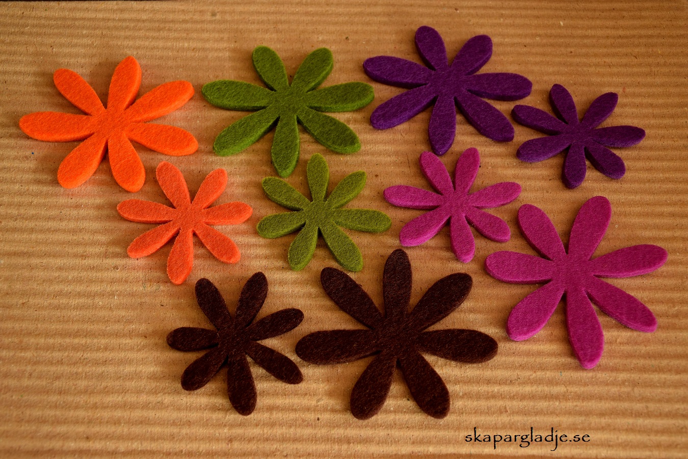 Filt-blommor i Färgglada Mixade Färger 6 o 8cm