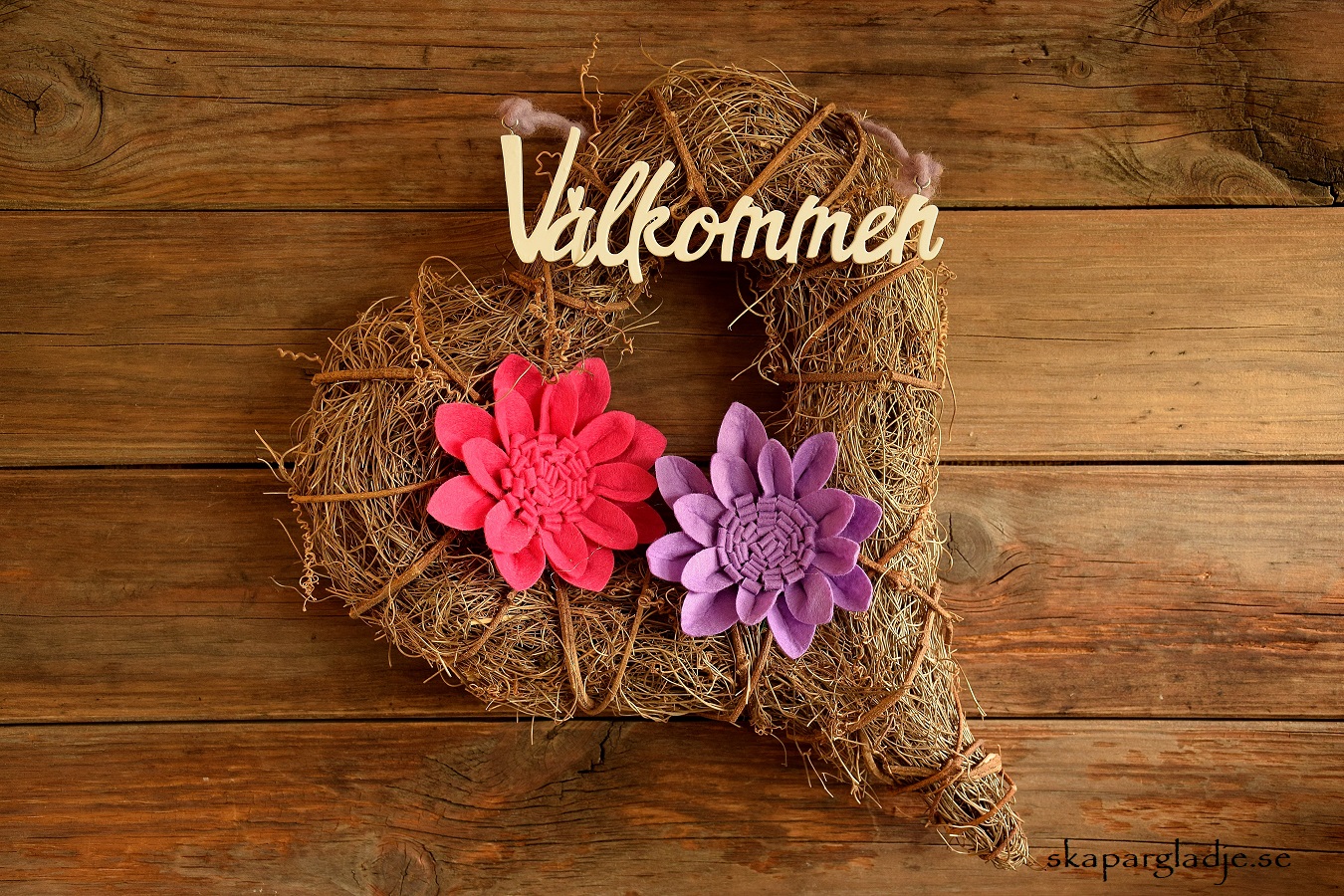 Kranshjärta med Blommor som Hälsar dig Välkommen...