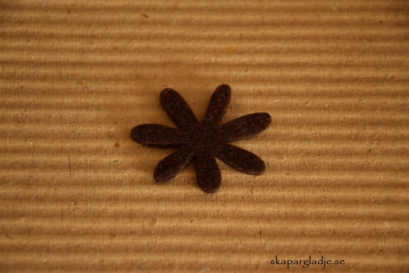Filtblomma Brun 4,5cm  - 2